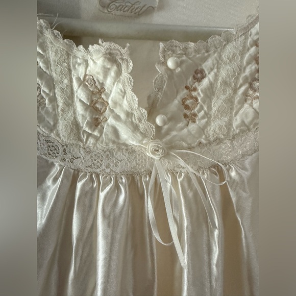 Cachet Other - Vintage CACHET  Long Tan Nightgown Nightie Lingerie W/ Lace & Emb Flowers Sz L